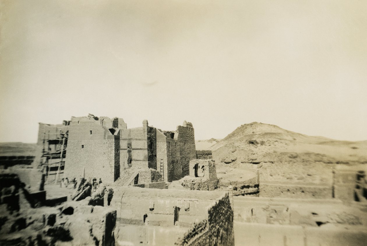 Kloster St. Simeon während seiner Restaurierung, Assuan, Ägypten, Fotografie von Ugo Monneret de Villard von Ugo Monneret de Villard