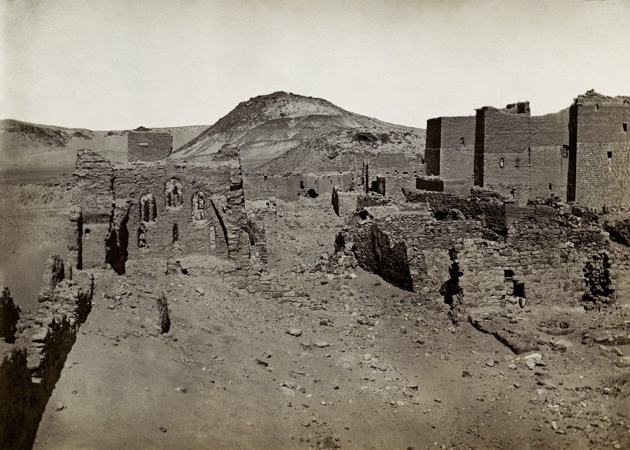 Kloster des Heiligen Simeon, gesehen von der terrassierten Fläche im Südwesten, Assuan, Ägypten, Fotografie von Ugo Monneret de Villard von Ugo Monneret de Villard