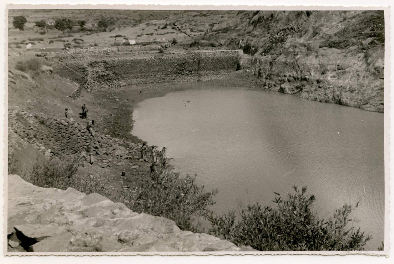Wasserbecken nahe Axum, Äthiopien, Foto von Ugo Monneret de Villard von Ugo Monneret de Villard