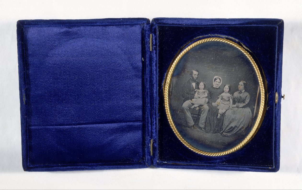 Porträt von Mrs. Bernard Hart und ihrem Sohn Benjamin Seixus-Hart, ihrer Schwiegertochter und mit ihrem Enkel von Unbekannt Unbekannt
