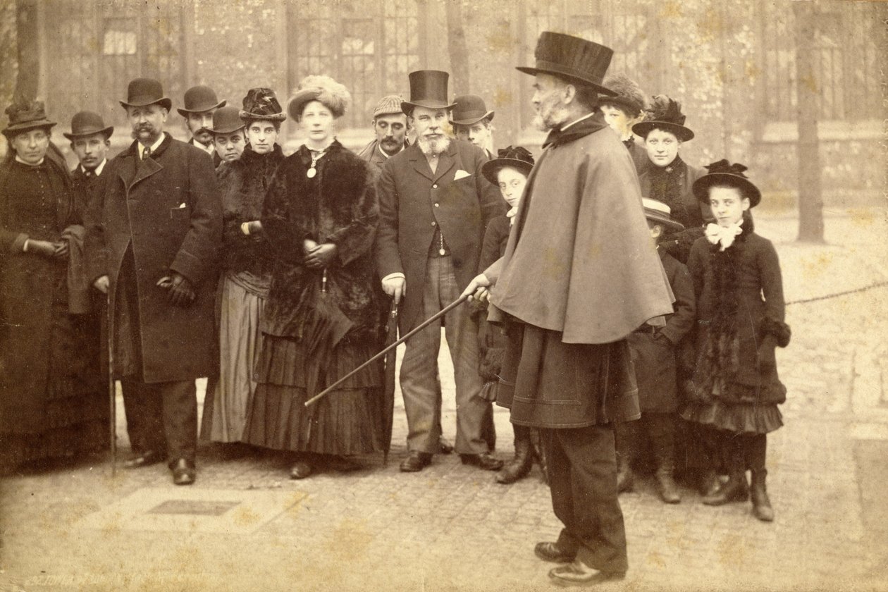 Touristen besuchen den Tower of London, ca. 1880 von Unbekannt Unbekannt
