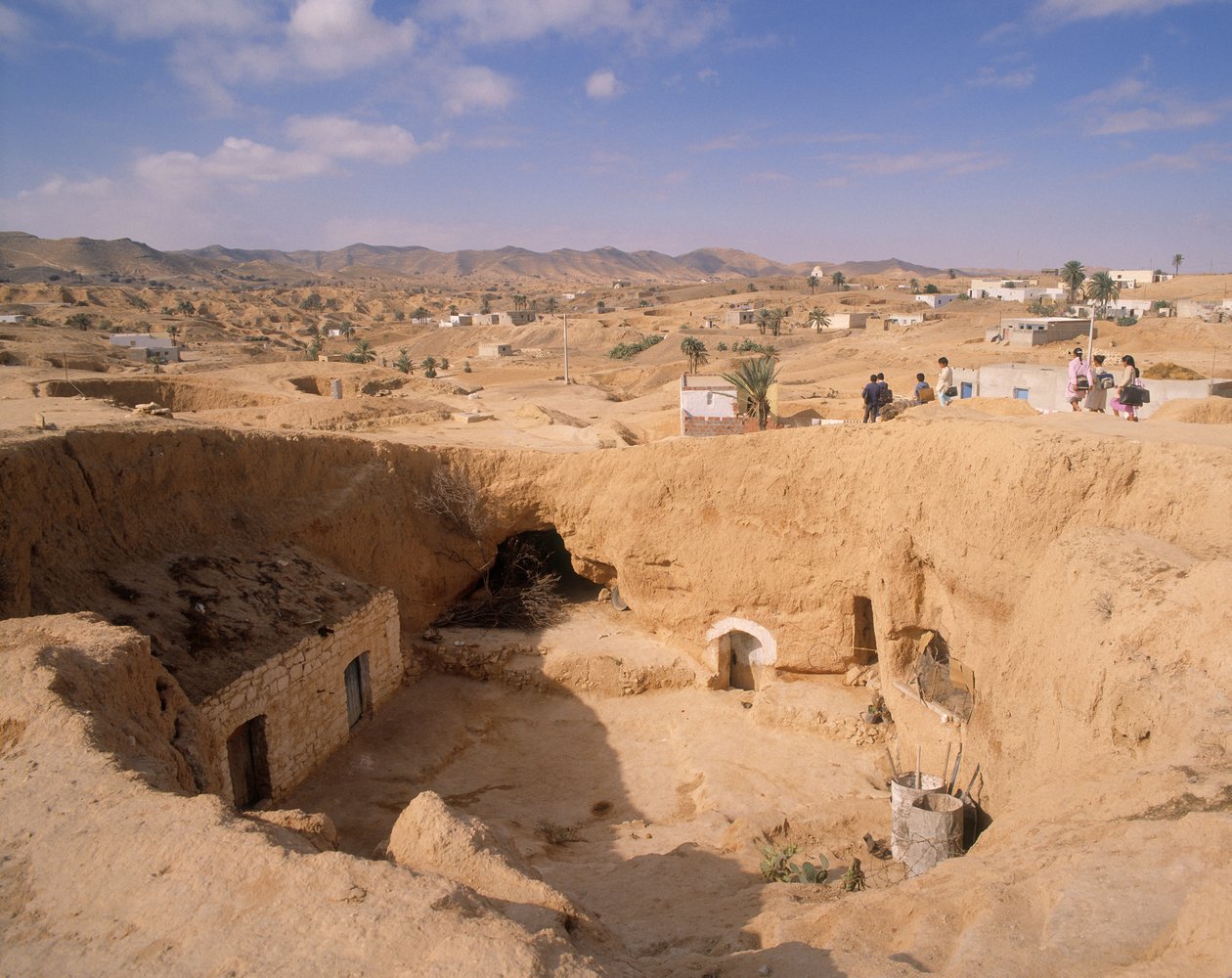 Blick auf die Berber-Grubenwohnungen (Ghorfa) von Unbekannt Unbekannt