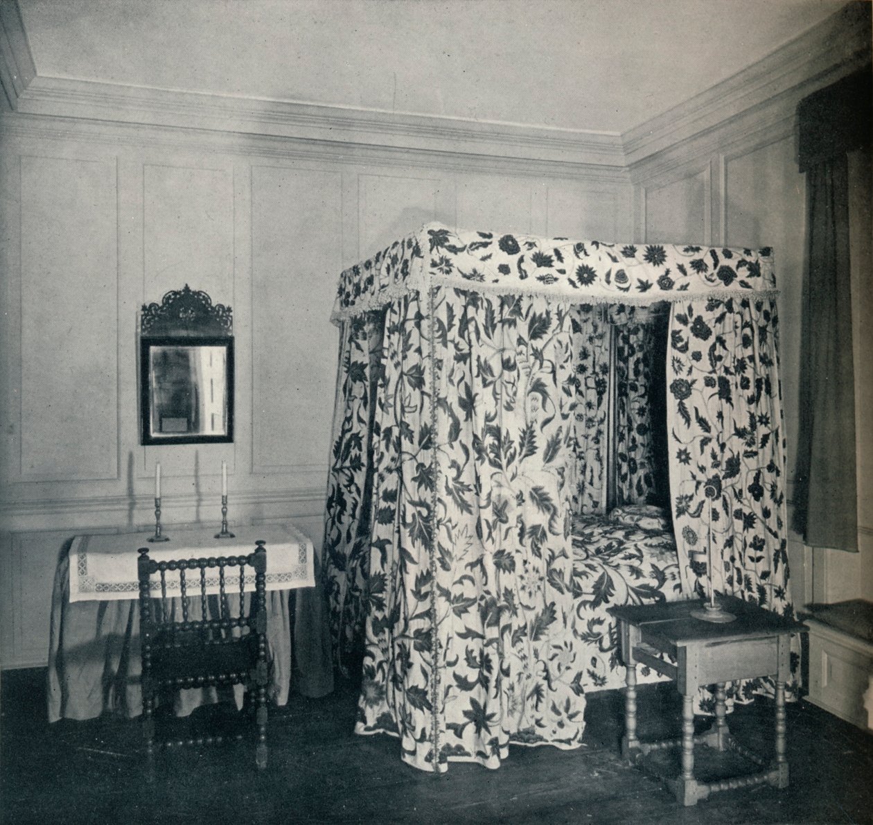 Ein Schlafzimmer aus dem Haus von Major Nicholas Sewall, in Secretary, 1930 von Unbekannt