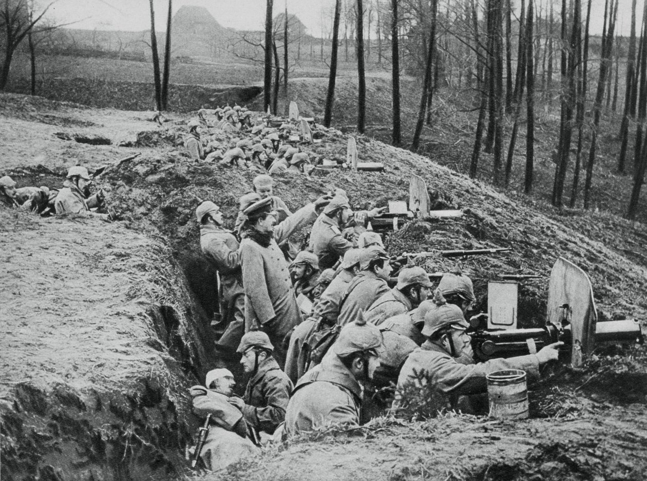 Eine deutsche Maschinengewehrkompanie während der Schlacht von Darkehmen, Russland, Erster Weltkrieg, 1915 von Unbekannt