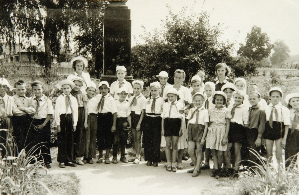 Eine Einheit junger Pioniere in Jalta, Krim, UdSSR, 1950er Jahre von Unbekannt