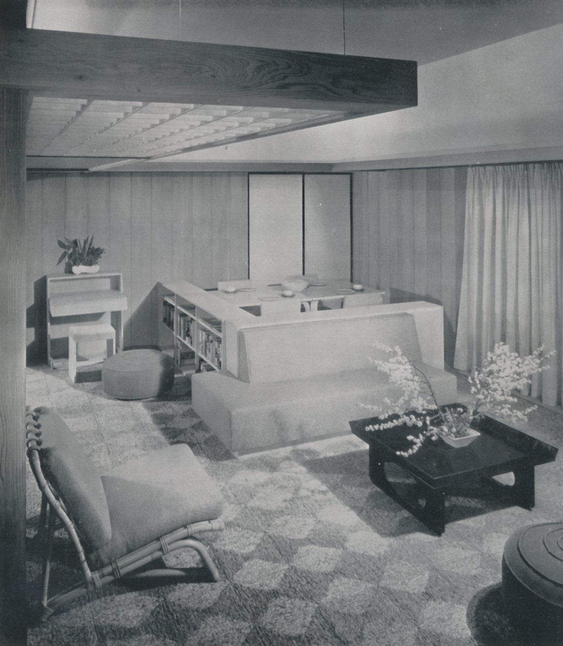 Eine kombinierte Wohn- und Esszimmer, 1942 von Unbekannt