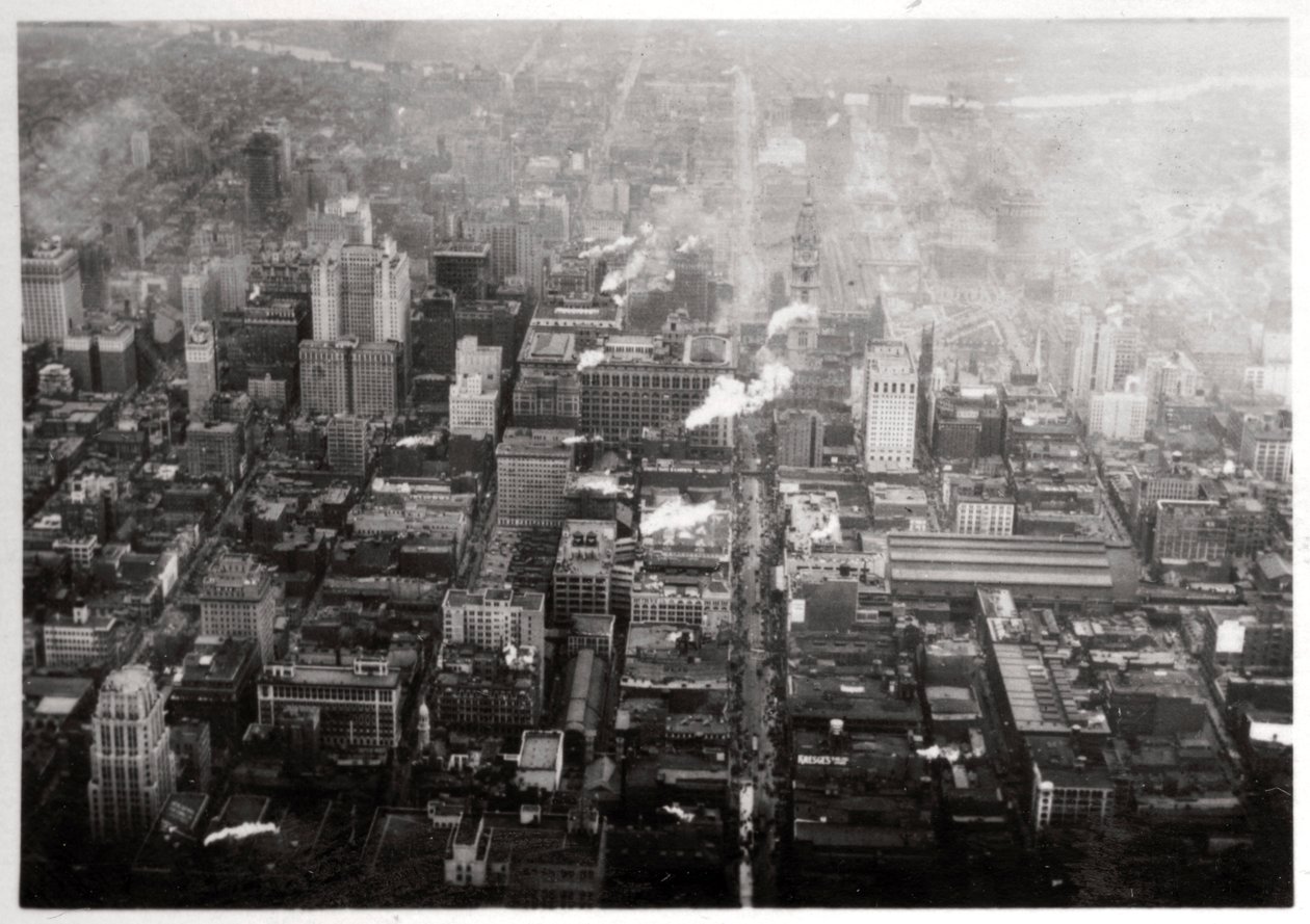 Luftaufnahme von Philadelphia, Pennsylvania, USA, von einem Zeppelin, 1928, 1933 von Unbekannt