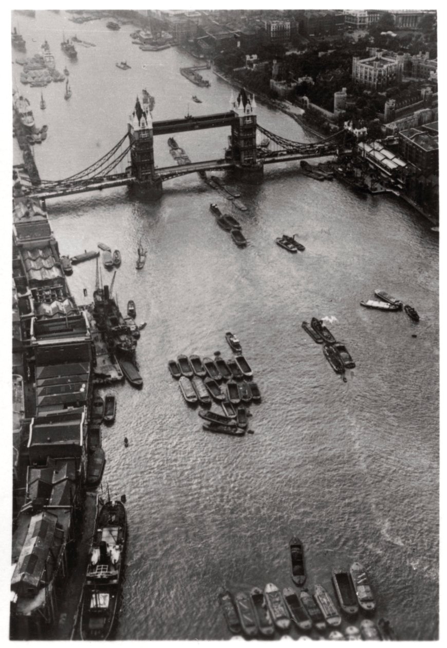 Luftaufnahme der Tower Bridge, London, von einem Zeppelin, 1931-1933 von Unbekannt