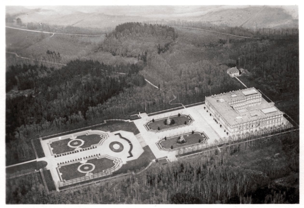 Luftaufnahme des Herrenchiemsee-Palastes, Bayern, Deutschland, aus einem Zeppelin, ca. 1931-1933 von Unbekannt
