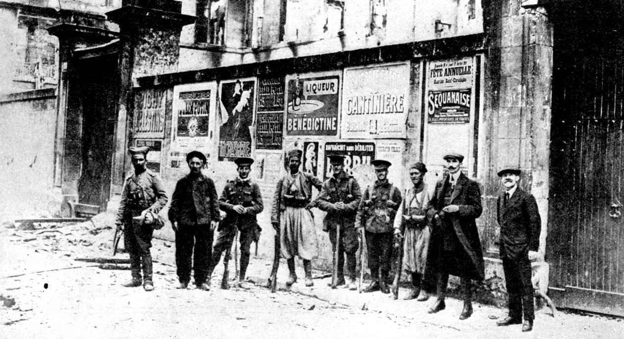 Afrikanischer Jäger, zwei Turcos und drei britische Soldaten, Soissons, Frankreich, Erster Weltkrieg, 1914 von Unbekannt