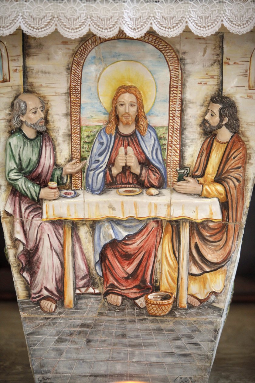Altar, der Jesus mit den Emmaus-Pilgern darstellt, Depressa, Italien von Unbekannt
