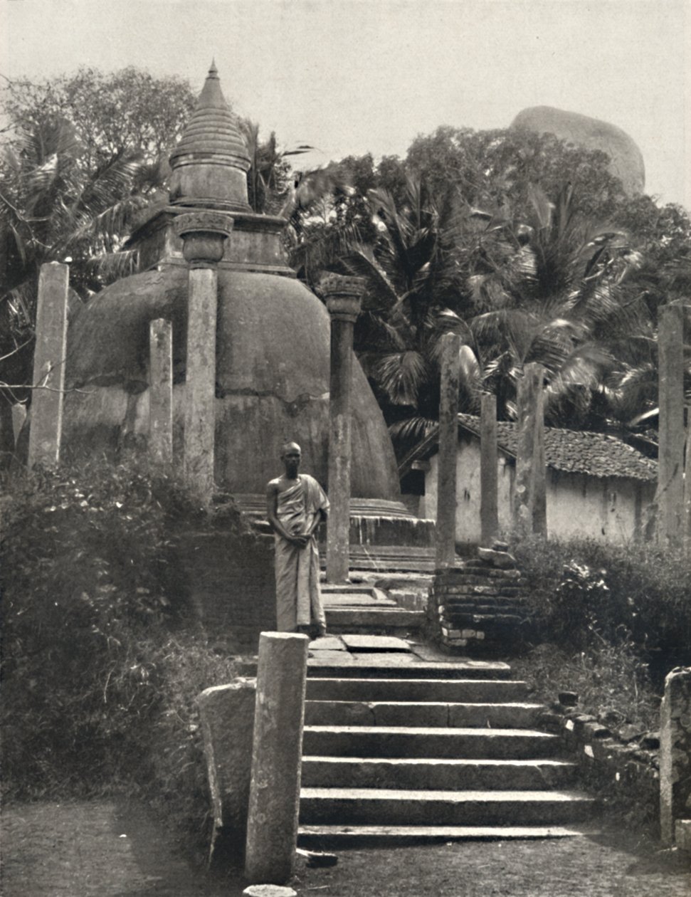 Ambatthala Dagoba in Mihintale, Ruhestätte der Reliquien des Mahinda, erbaut 275 v. Chr., 1926 von Unbekannt