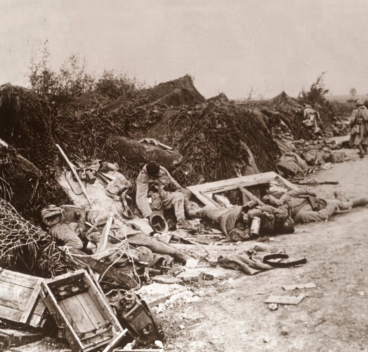Leichen nach der Einnahme von Courcelles, Nordfrankreich, Juni 1918 von Unbekannt