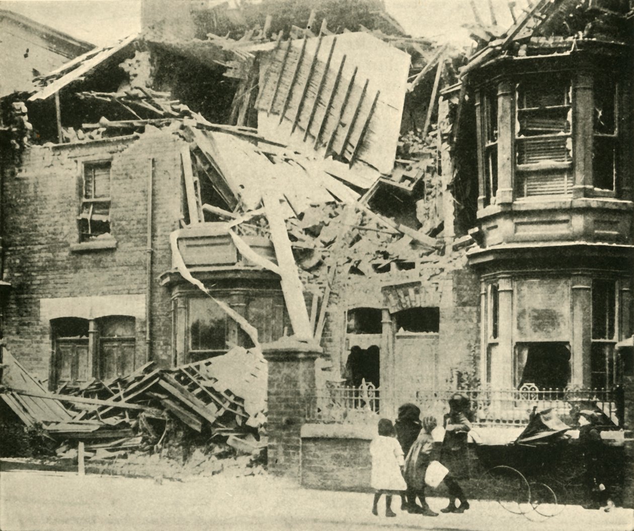 Bombenbeschädigte Häuser, Hartlepool, Erster Weltkrieg, Dezember 1914, um 1920 von Unbekannt