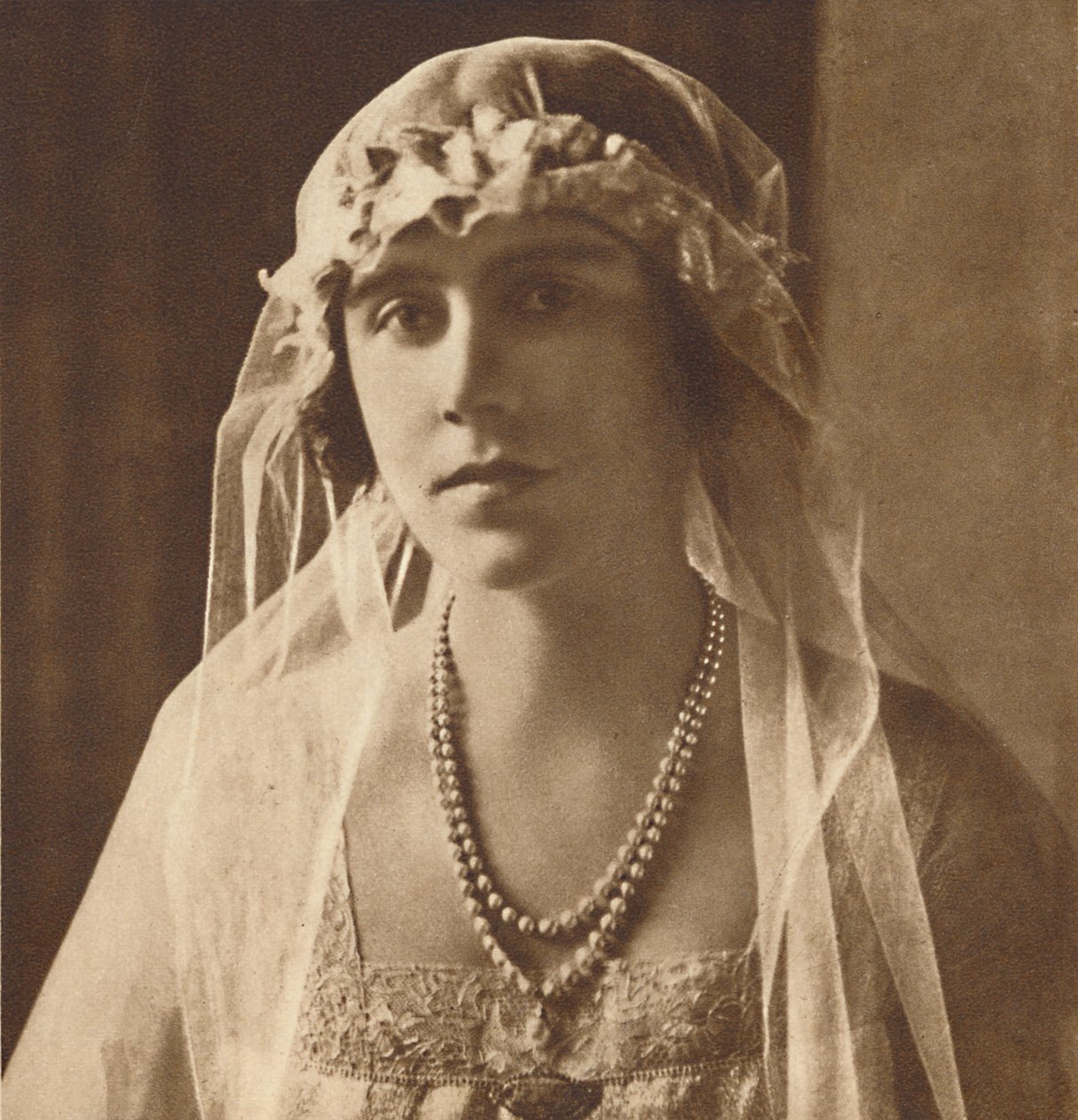Brautjungfer bei der Hochzeit von Prinzessin Mary und Viscount Lascelles, 1922, 1937 von Unbekannt