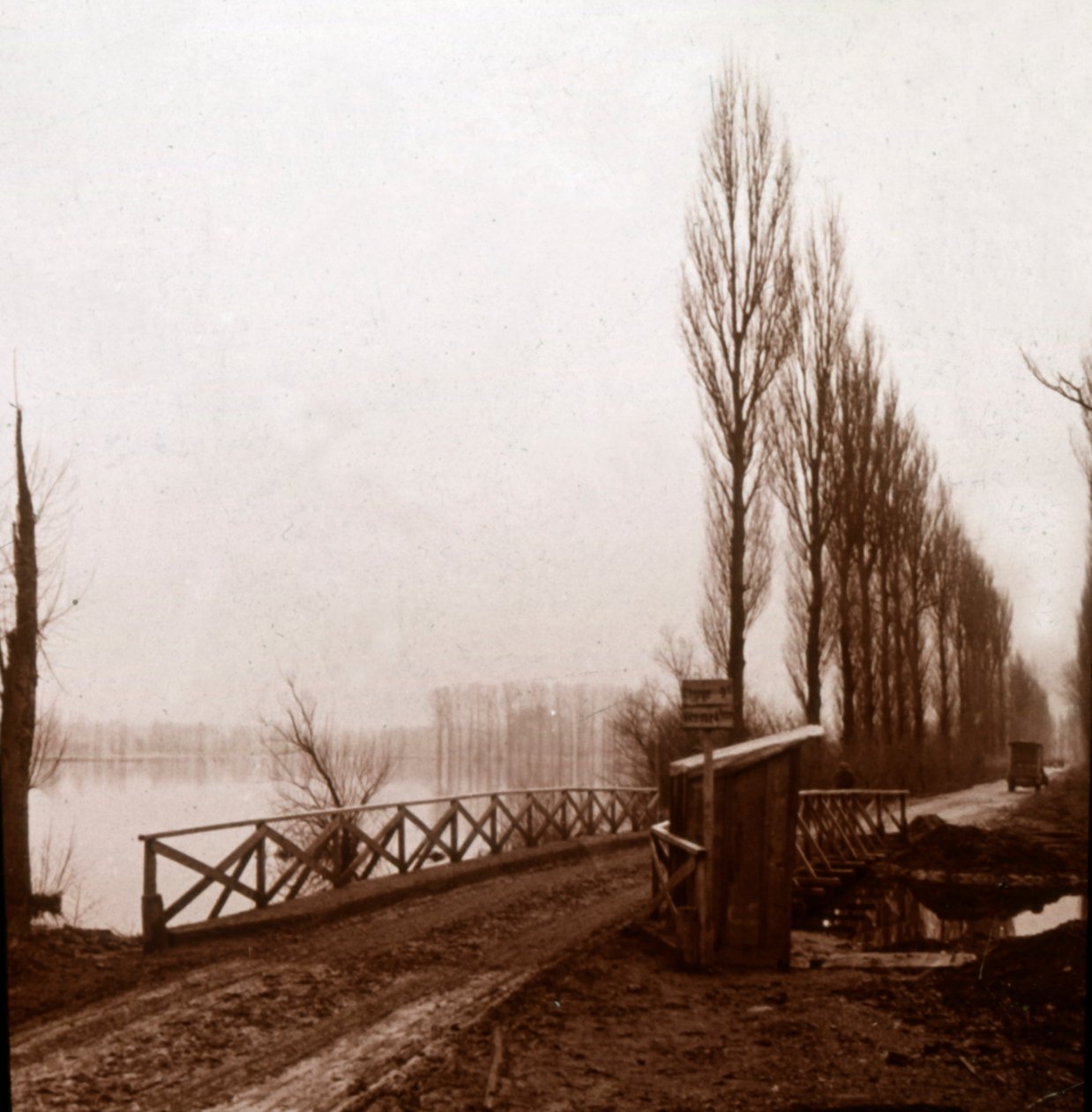 Brücke über den Fluss Ailette, Nordfrankreich, um 1918 von Unbekannt