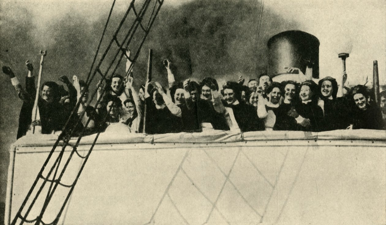 Britische Rotkreuzschwestern auf dem Weg zur Front, Erster Weltkrieg, 1914, ca. 1920 von Unbekannt