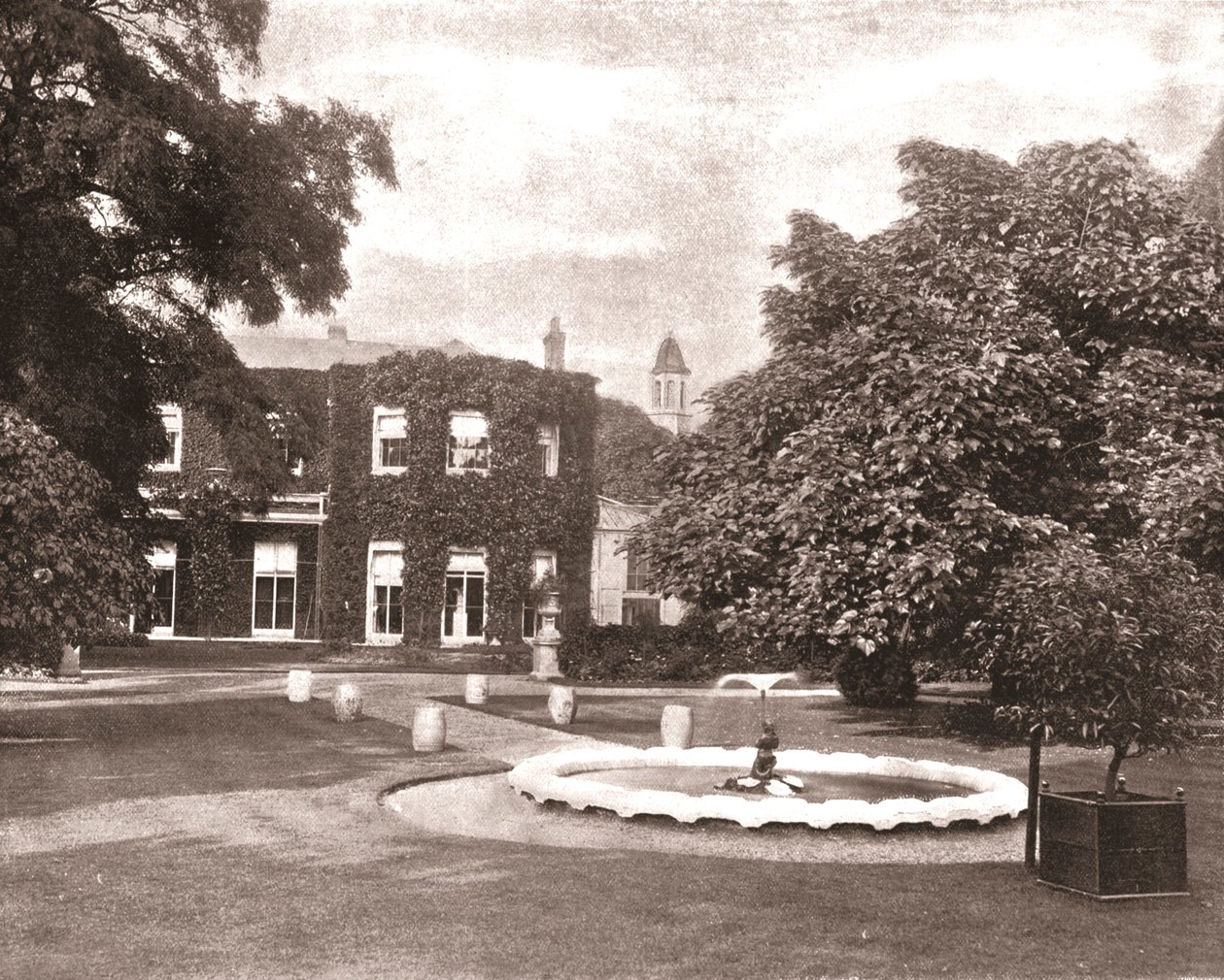 Cambridge Cottage, Kew Green, London, 1894 von Unbekannt