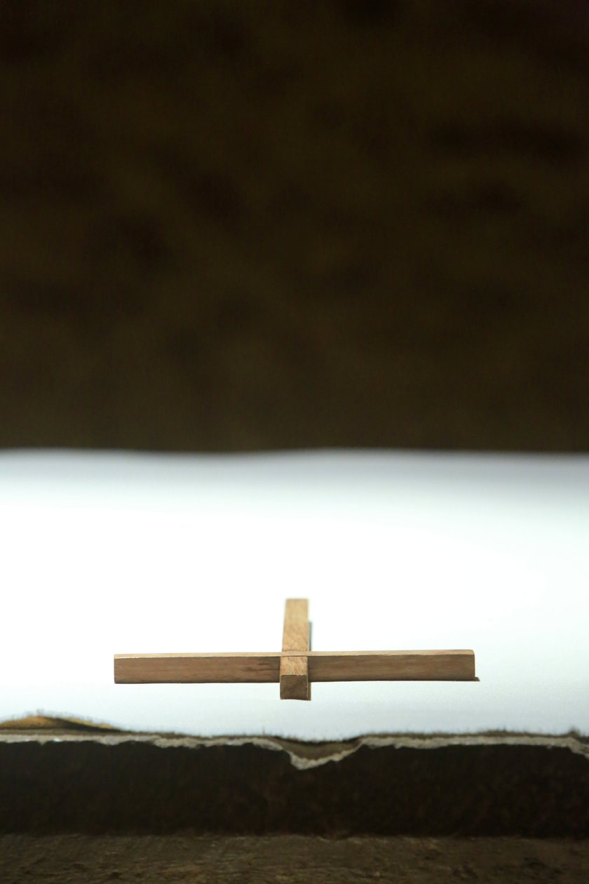 Kreuz auf einem Altar. Taizé-Gemeinschaft, Taizé, Frankreich von Unbekannt
