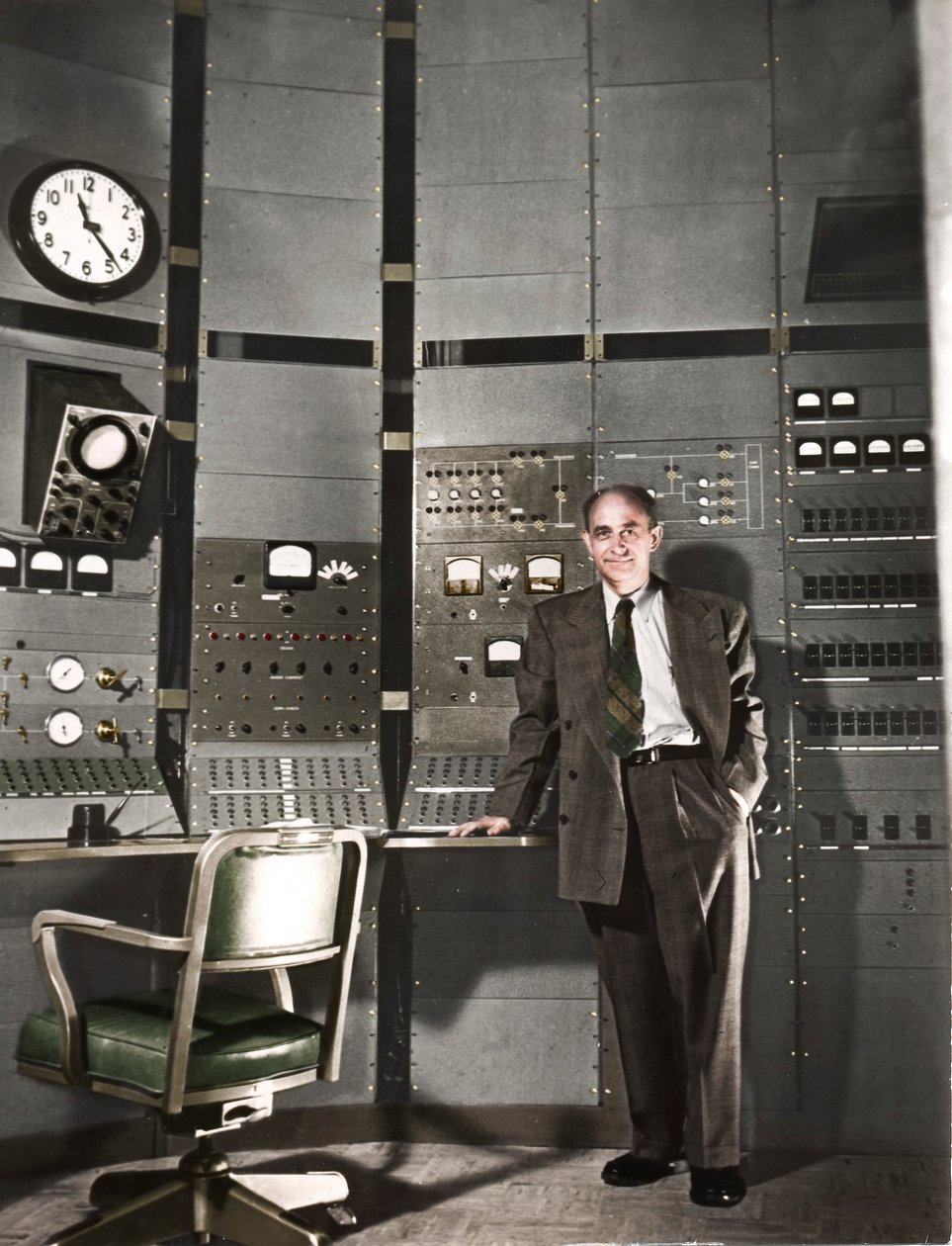 Enrico Fermi, in Italien geborener amerikanischer Kernphysiker, um 1942 von Unbekannt