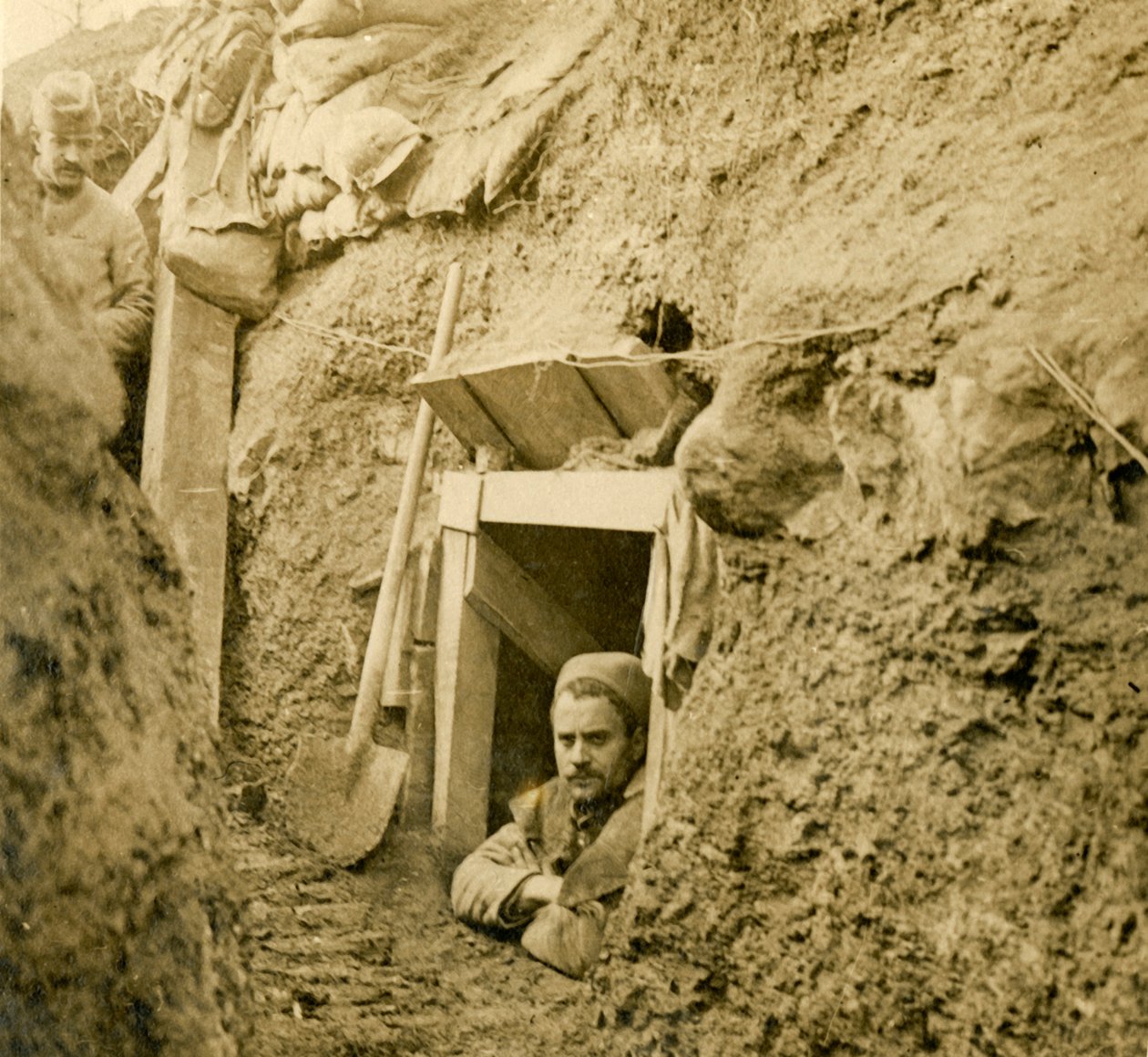 Eingang zu einem Unterstand, um 1914-1918 von Unbekannt