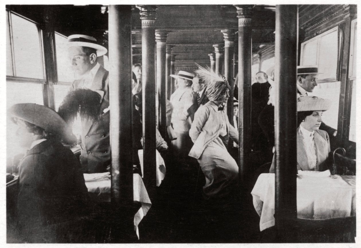 Filmgesellschaft an Bord des Zeppelins LZ13 Hansa, ca. 1912-1914, 1933 von Unbekannt
