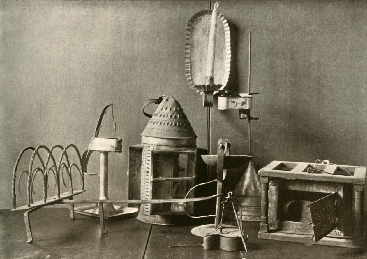 Fußwärmer, Öllampen, Kerzenleuchter, Zinnlaterne und Toaster, 18. Jahrhundert, 1937 von Unbekannt