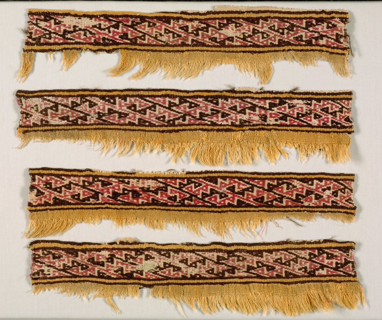 Vier Randstreifen, ca. 1100-1400 von Unbekannt