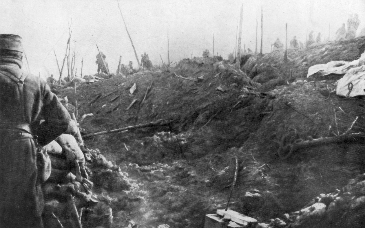 Französische Truppen bereiten sich auf einen deutschen Gegenangriff vor, Eparges-Rücken, in der Nähe von Verdun, Frankreich, August 1915 von Unbekannt
