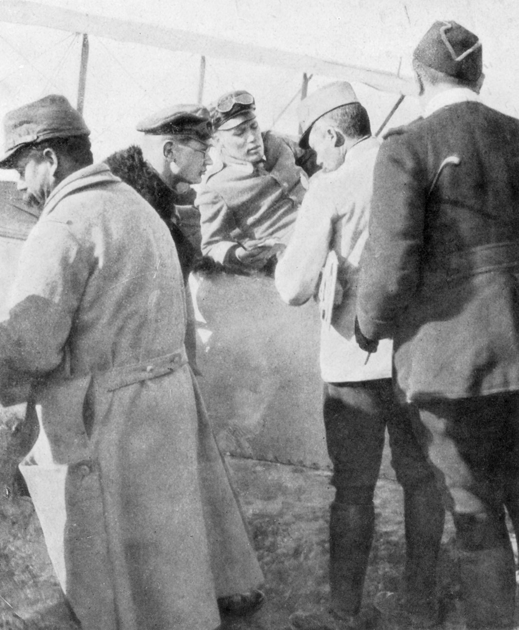 Deutsche Flieger von dem französischen Ass Jean Navarre abgeschossen, 1916 von Unbekannt