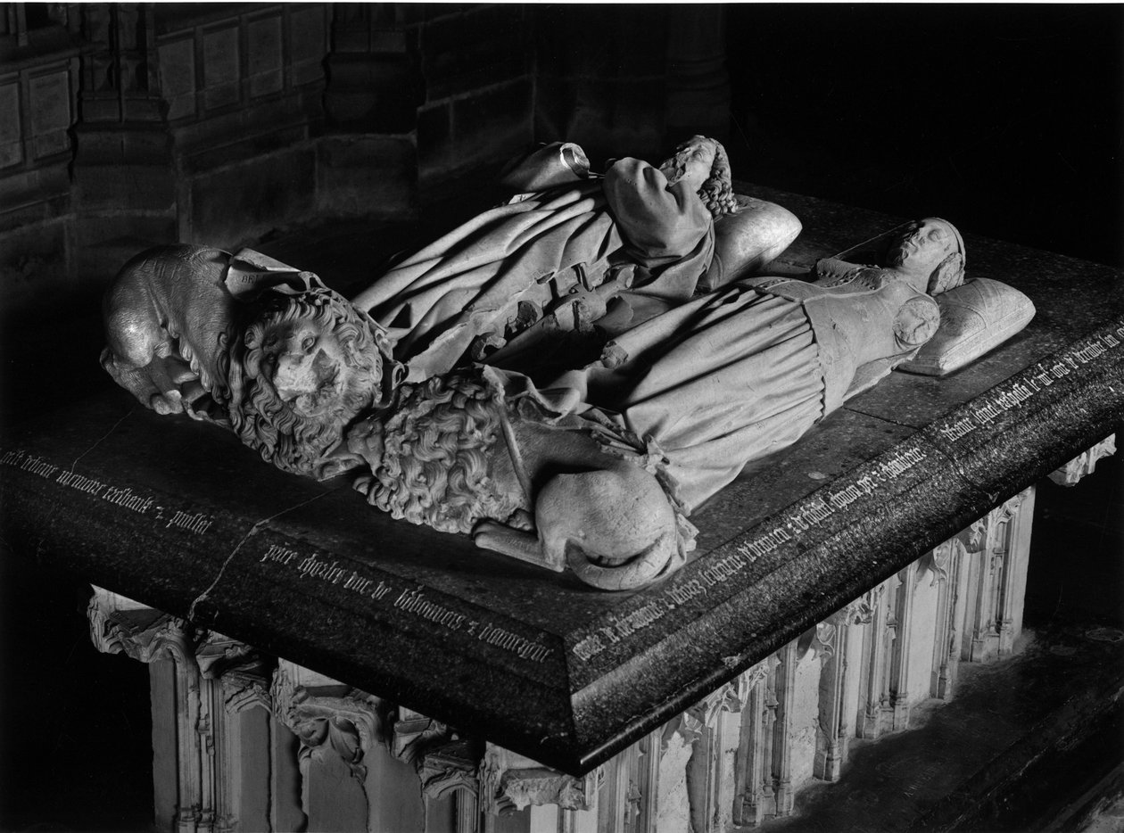 Gotische Kunst: Gisants von Charles I. von Bourbon (1401-1457) und Agnes von Burgund (1407-1476) von Jacques Morel (1417-1459) skulptiert. 1448-1453. Kirche Saint Pierre de Souvigny (Allier). von Unbekannt