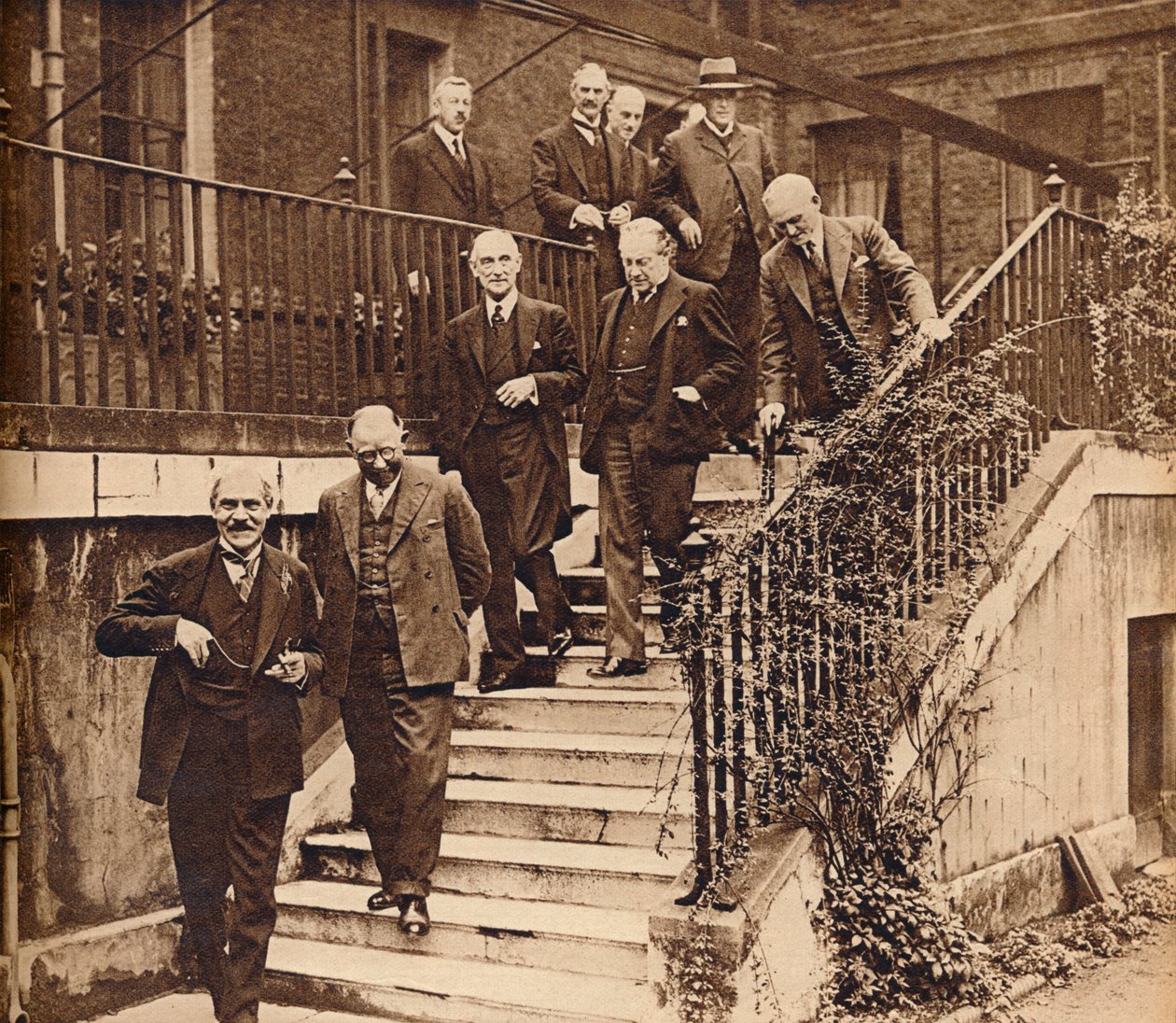 Regierung in der Krise, Bildung eines Nationalen Kabinetts auf Wunsch von König George V., 1931, 1938 von Unbekannt