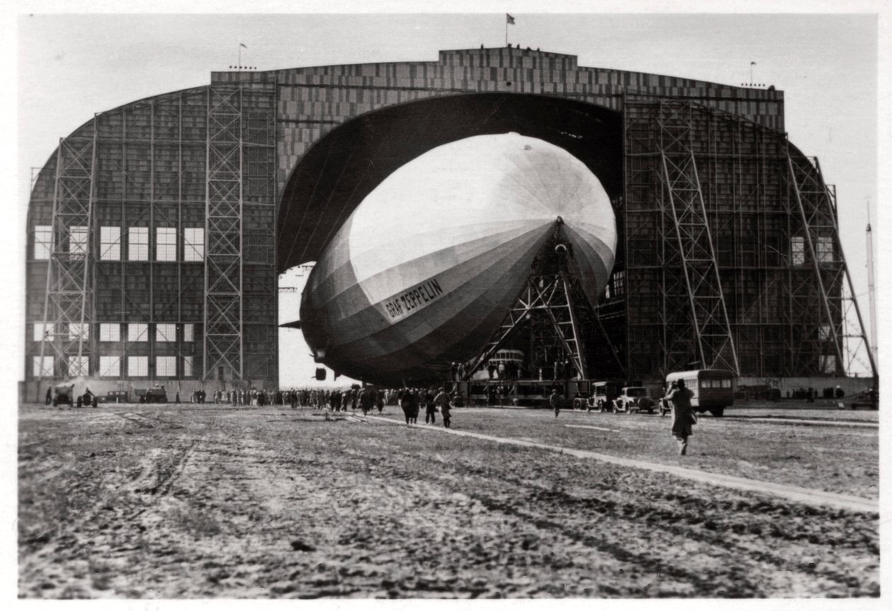 Graf Zeppelin an der mobilen Ankerstange, Lakehurst, New Jersey, USA, 1930, 1933 von Unbekannt