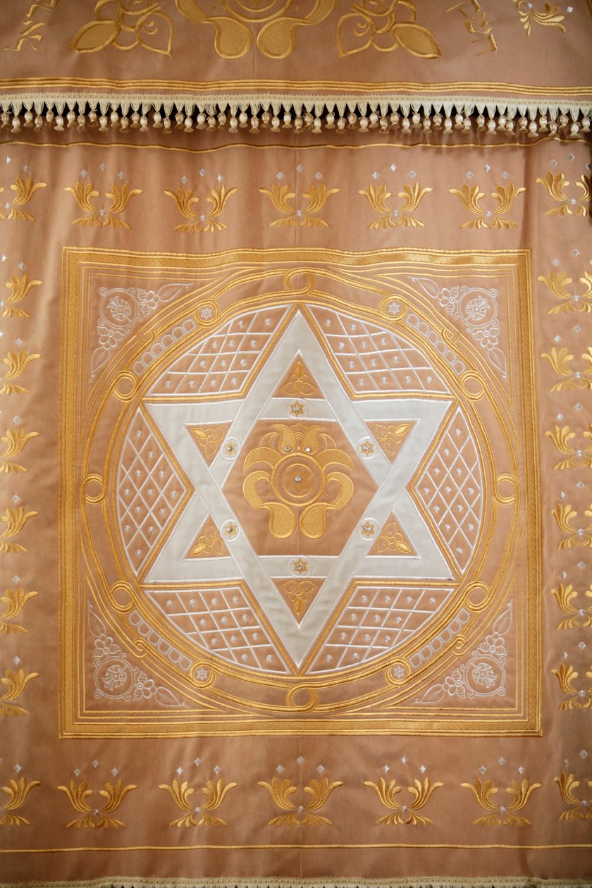 Große Chorsynagoge. Synagoge Heiliger Schrein Vorhang mit Davidstern, Sankt Petersburg, Russland von Unbekannt