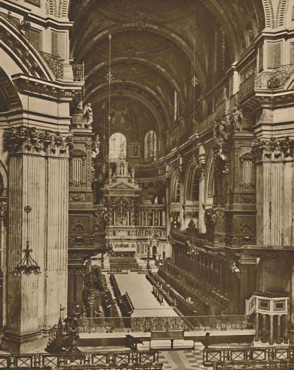 Hochaltar von St. Pauls, gesehen durch das lange Kirchenschiff, um 1935 von Unbekannt