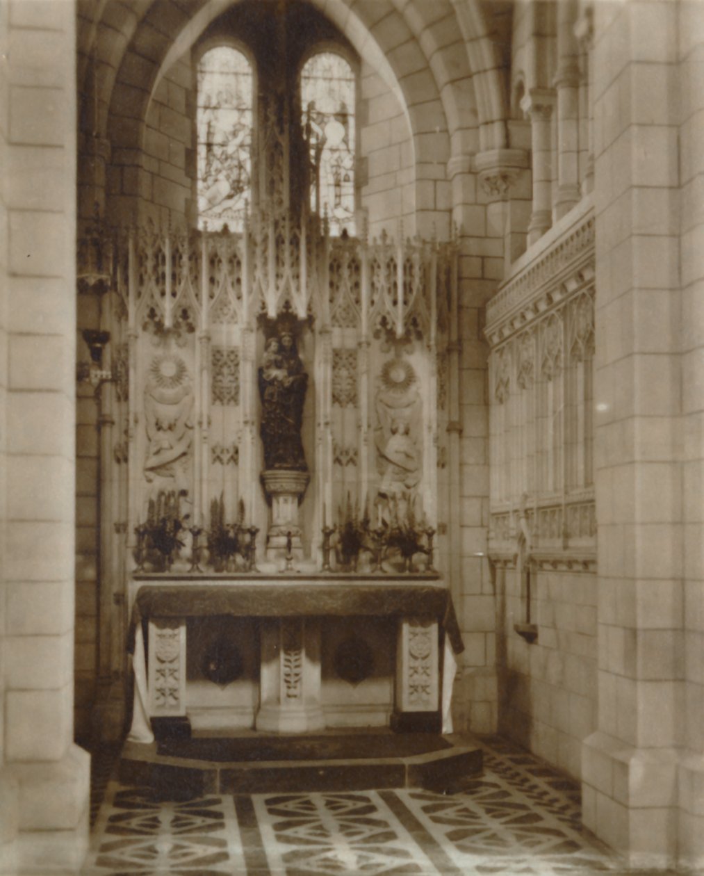 Lady Chapel, Buckfast Abbey, spätes 19. - frühes 20. Jahrhundert von Unbekannt