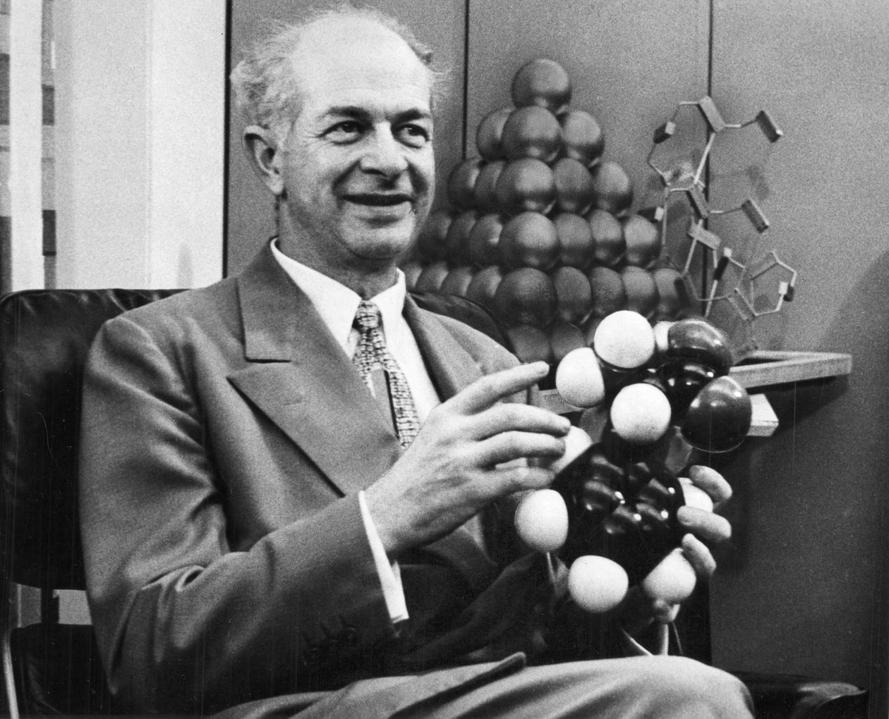 Linus Pauling, amerikanischer Chemiker, ca. 1954 von Unbekannt