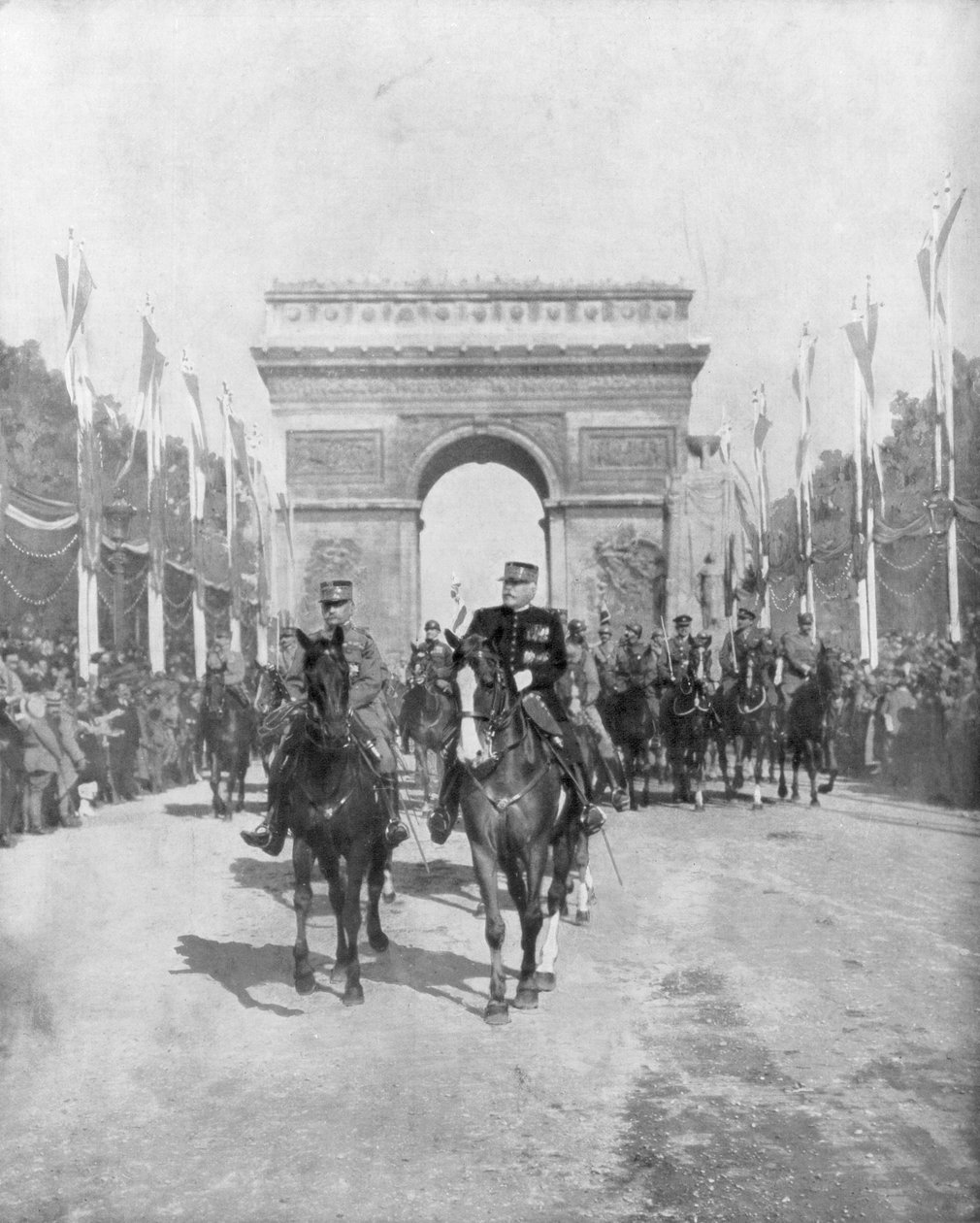 Marschälle Foch und Joffre während der großen Siegesparade, Paris, Frankreich, 14. Juli 1919 von Unbekannt