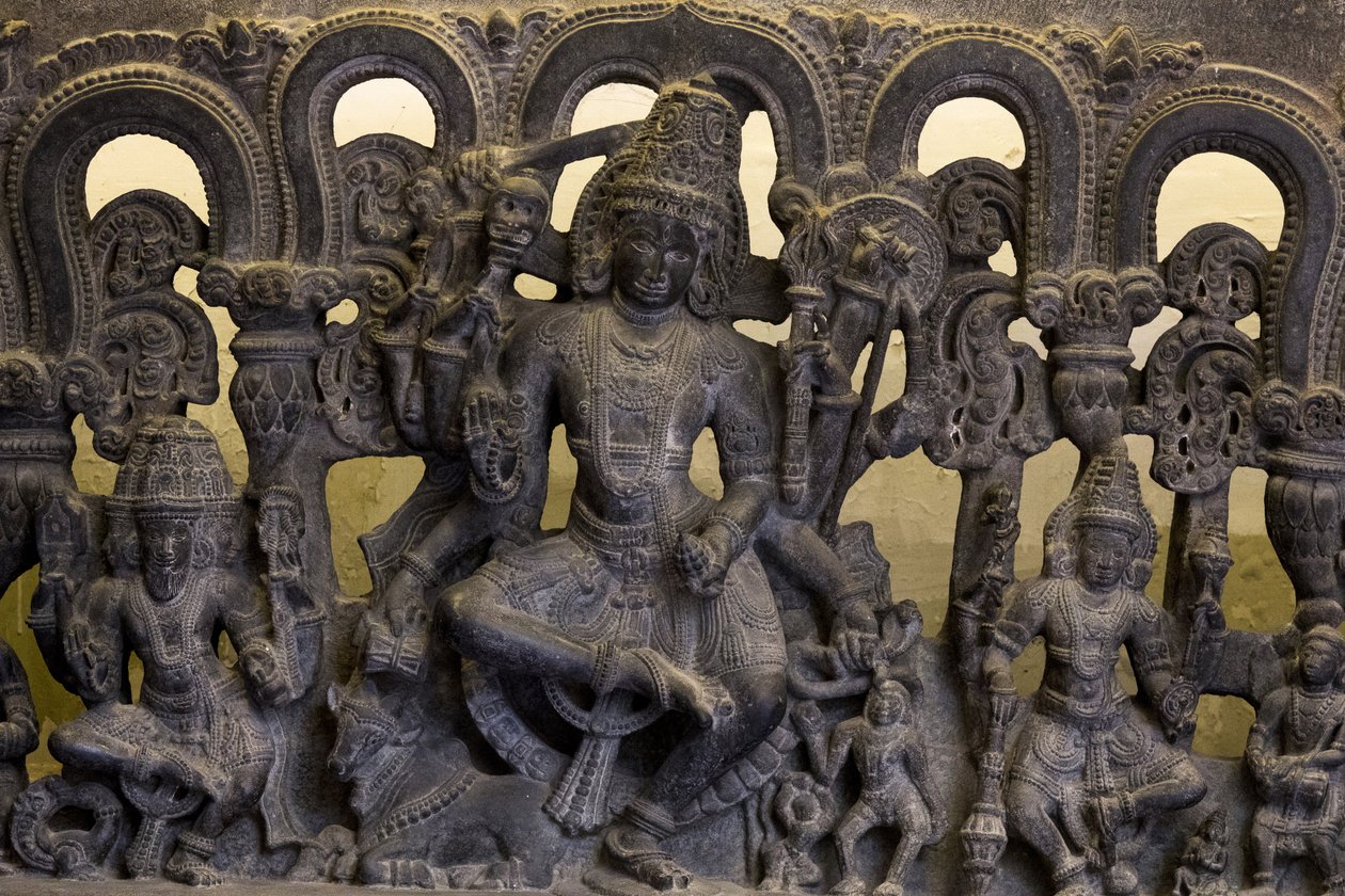 Nationalmuseum von Indien, Delhi. Lintel, der die Dreifaltigkeit (Brahma, Vishnu und Shiva) zeigt. Kakatiya von Unbekannt