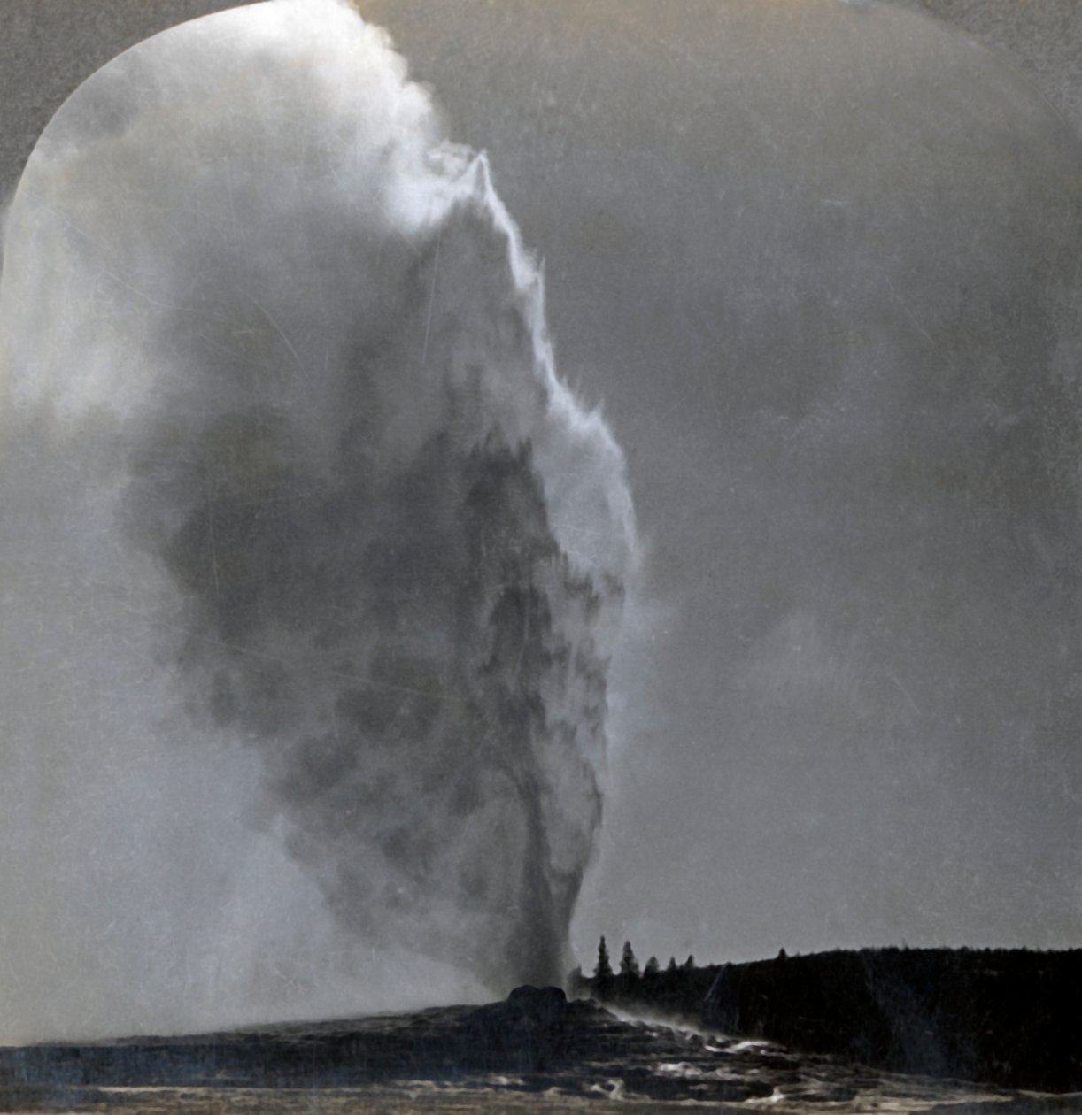 Old Faithful, Königin der Geysire, Yellowstone-Nationalpark, Wyoming, USA, 1904 von Unbekannt