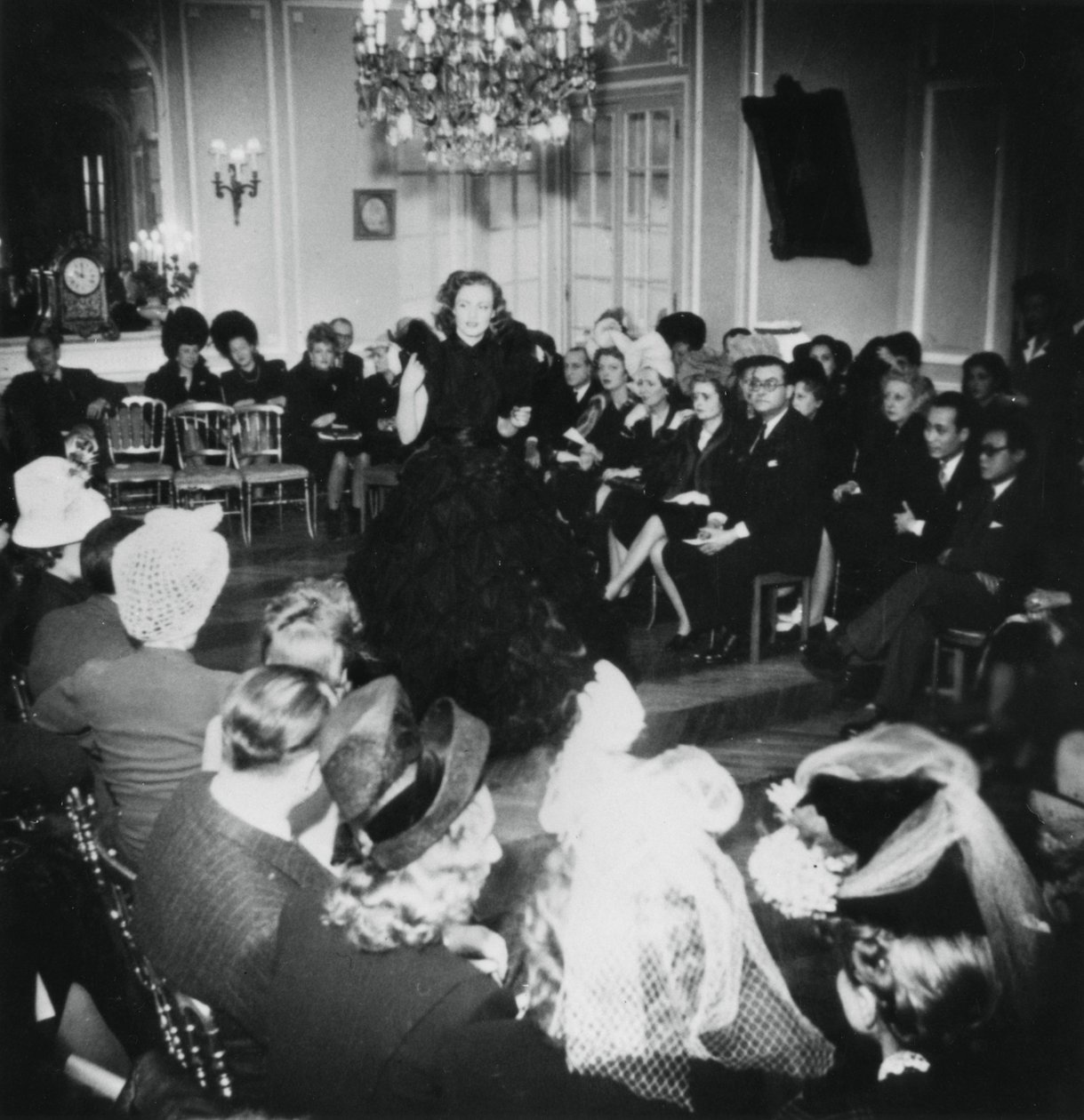 Präsentation der Frühjahrskollektion des französischen Modedesigners Jacques Fath, Paris, März 1944 von Unbekannt