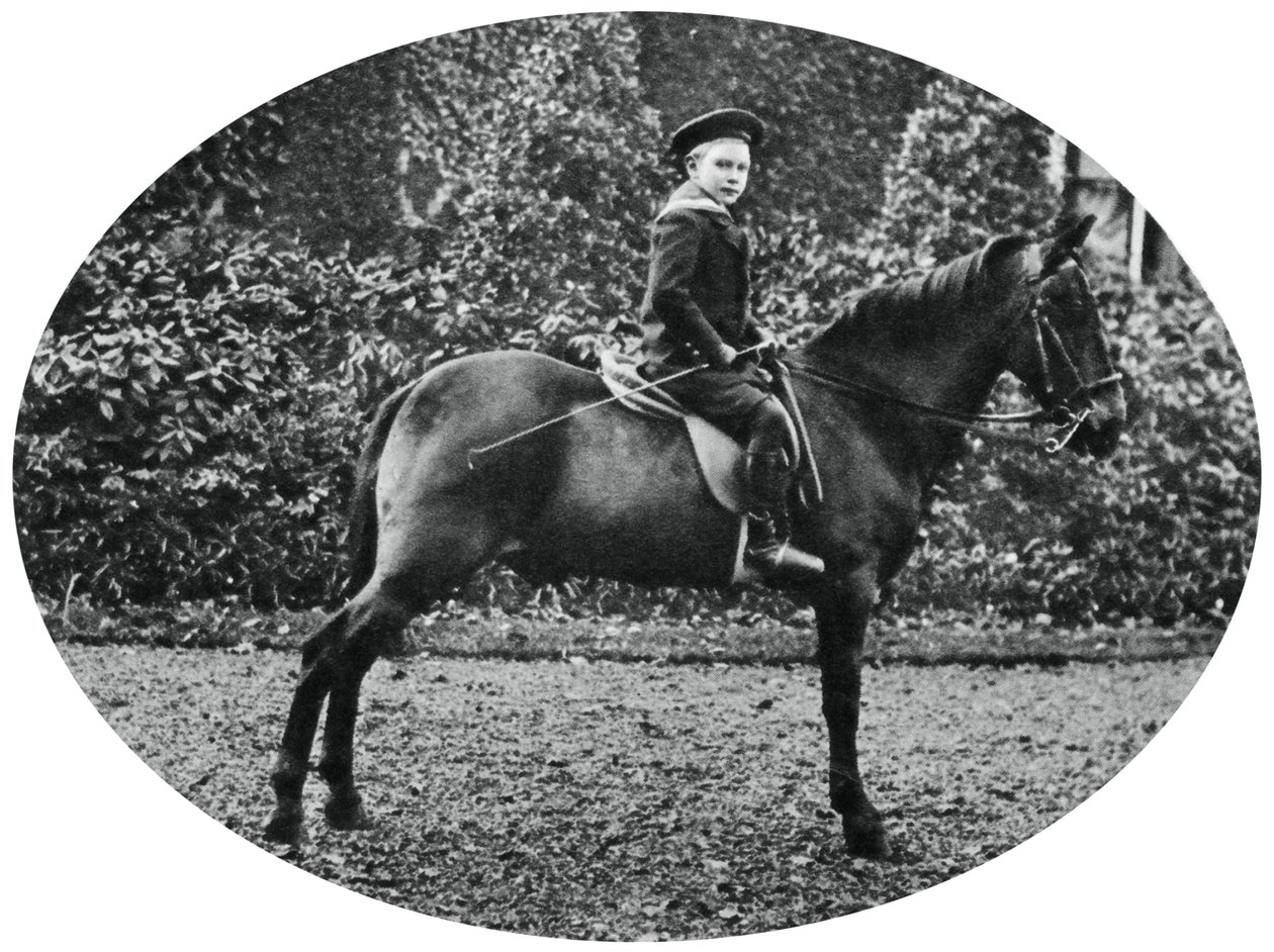 Prinz Albert Windsor im Alter von sechs Jahren, auf einem Pferd sitzend, 1902 von Unbekannt
