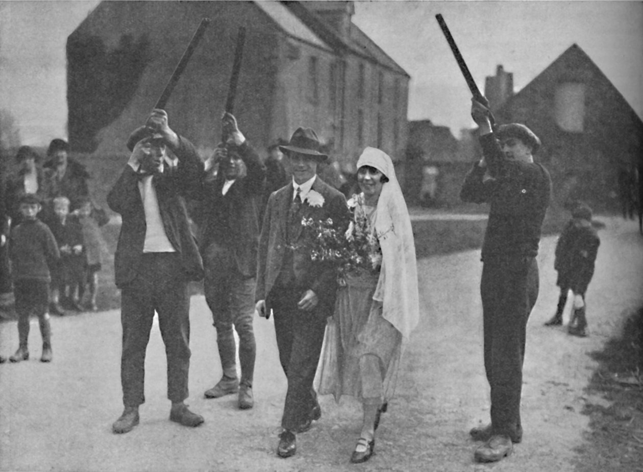 Seltsame heidnische Aberglauben, die auf der Heiligen Insel noch überleben, um 1935 von Unbekannt