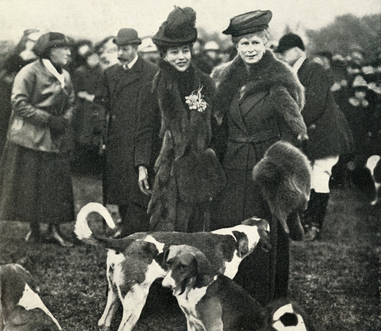 Königin Mary und Königin Alexandra bei einem Treffen der West Norfolk Hunt, 1920 von Unbekannt