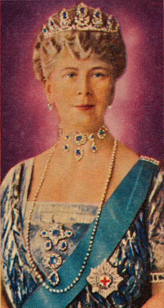 Königin Mary, Gemahlin von König Georg V., im Hofkleid von Unbekannt