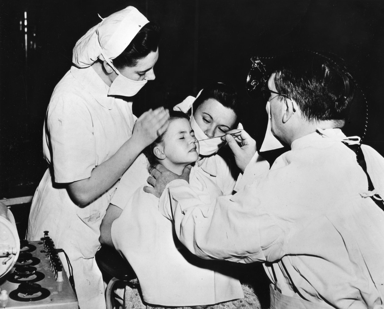 Radiumbehandlung zur Heilung einer Naseninfektion, Frankreich von Unbekannt