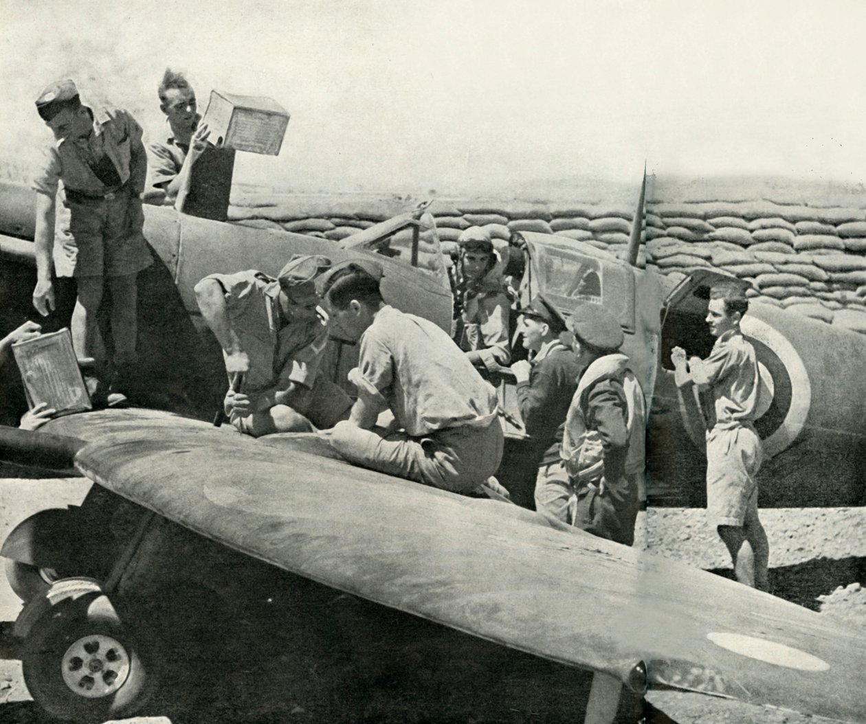 Betanken und Bewaffnen von Spitfire-Jägern, Malta, Zweiter Weltkrieg, 1942-1944 von Unbekannt