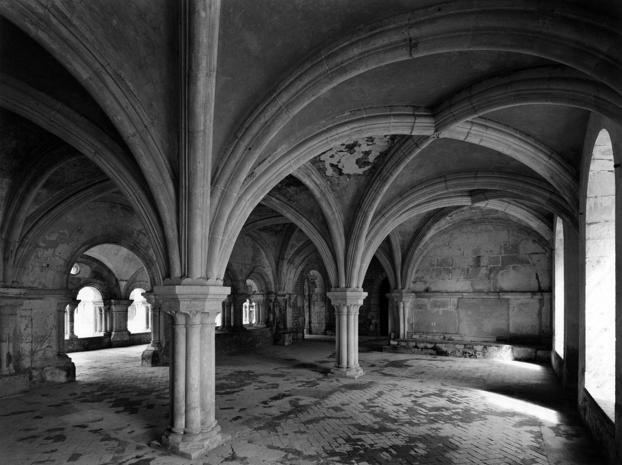 Romanische Architektur: Ansicht des Kapitelsaals der Zisterzienserabtei von Fontenay, gegründet 1118 (Côte d