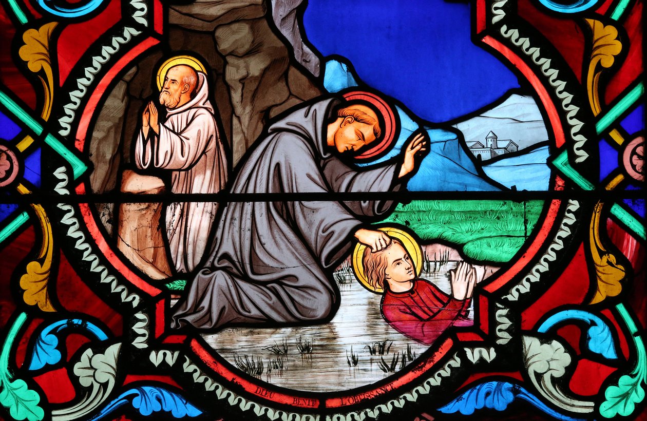 Herz-Jesu-Kirche: Buntglasfenster: Benedikt von Nursia, Schutzpatron Europas und der Studenten von Unbekannt