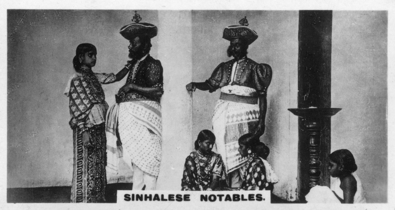 Singhalesische Würdenträger, Ceylon, ca. 1925 von Unbekannt
